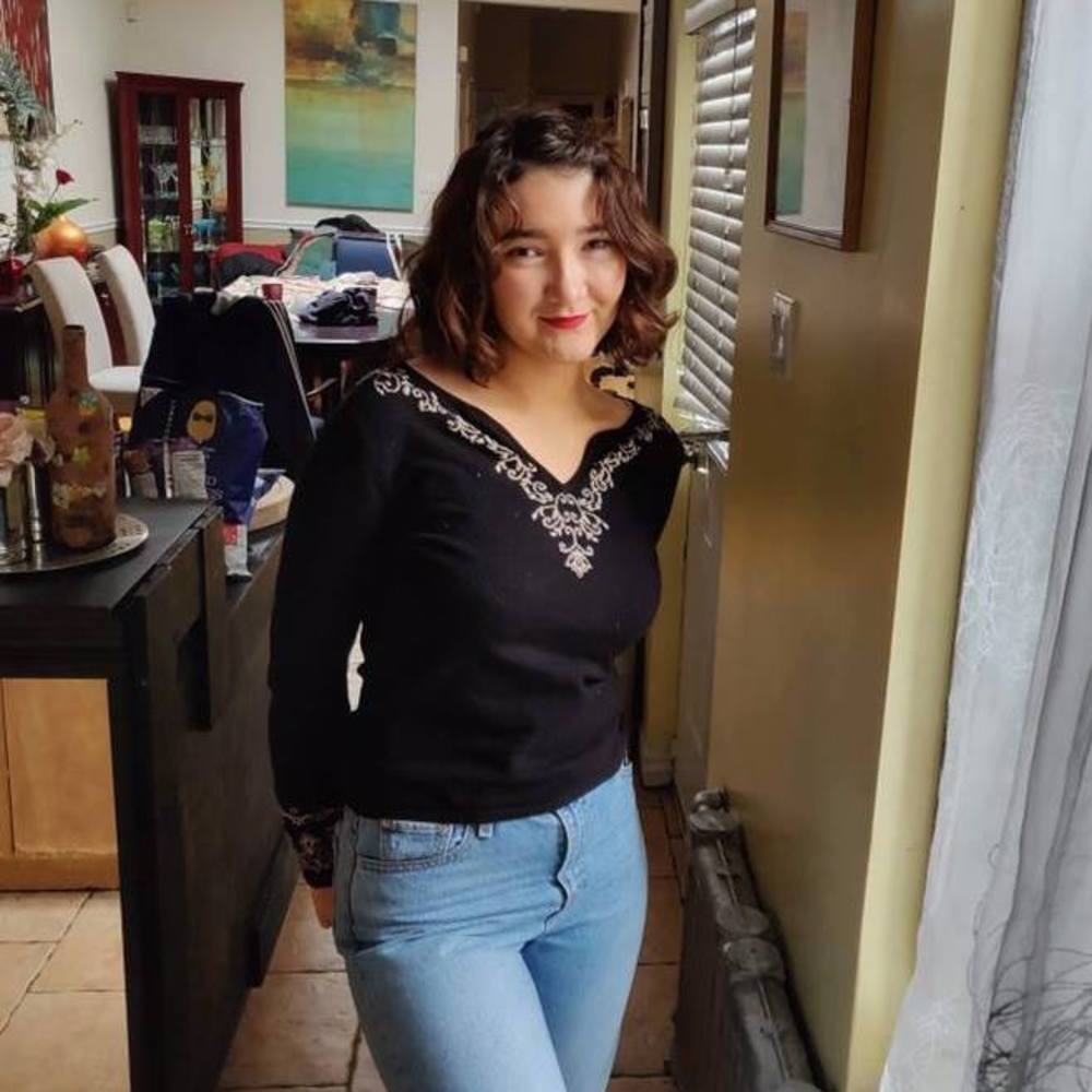 Meet your Posher, Lola